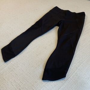 🌼 NWOT Athleta capri leggings with mesh panel leggings detail XS
